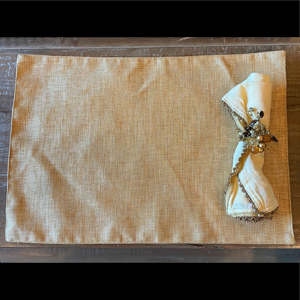 Placemats and cloth napkins with decorative ring